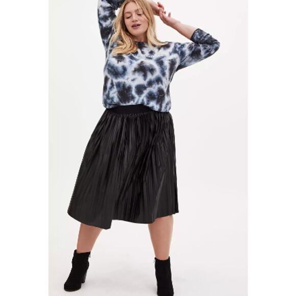 torrid Dresses & Skirts - Torrid Black Premium Ponte Coated Pleated Midi Skirt Size 3 NWT